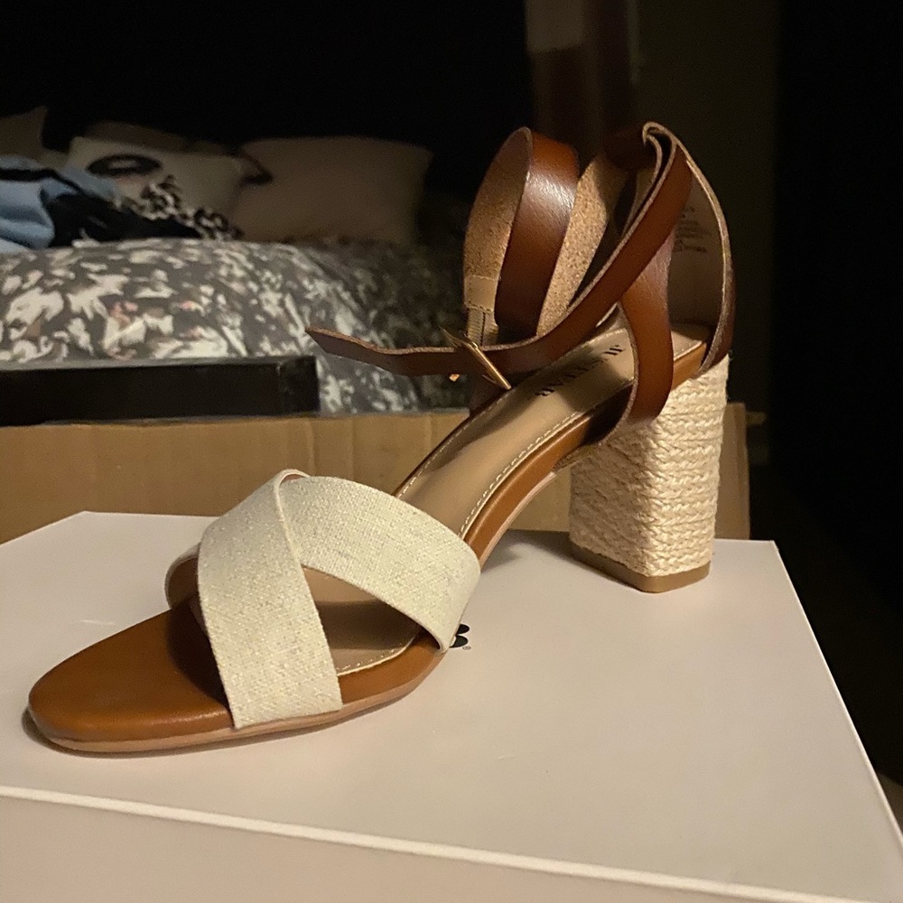 Sandals with heel